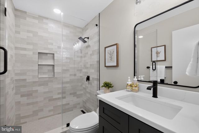 233 SUNSET CIR, Cross Junction, VA 22625