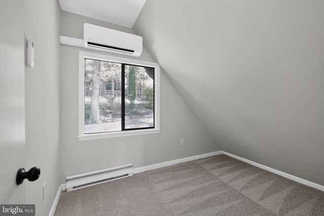 233 SUNSET CIR, Cross Junction, VA 22625