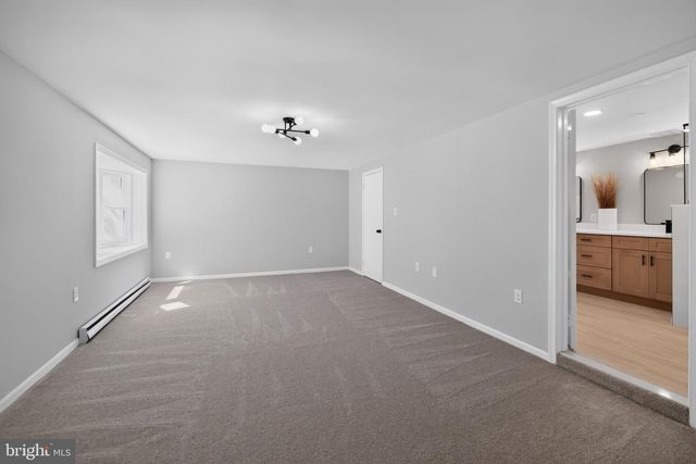 233 SUNSET CIR, Cross Junction, VA 22625