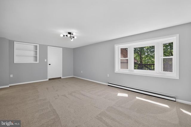 233 SUNSET CIR, Cross Junction, VA 22625