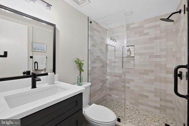 233 SUNSET CIR, Cross Junction, VA 22625