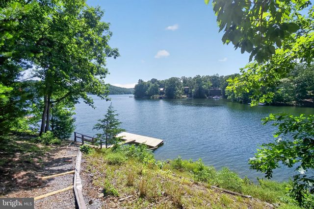 233 SUNSET CIR, Cross Junction, VA 22625