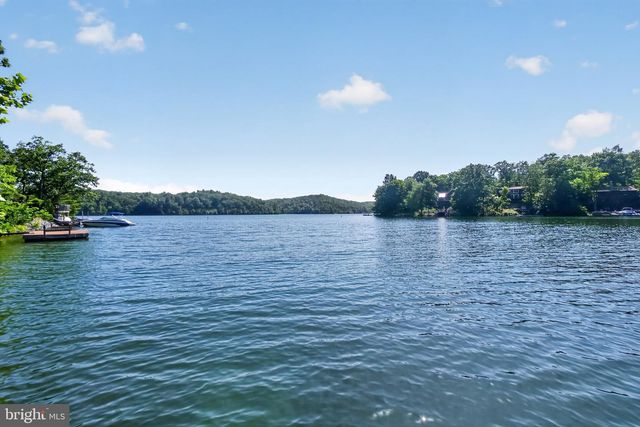 233 SUNSET CIR, Cross Junction, VA 22625
