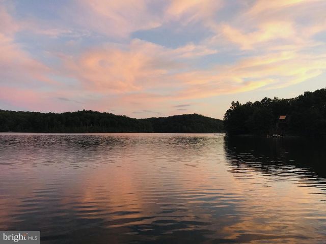 233 SUNSET CIR, Cross Junction, VA 22625