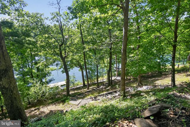 233 SUNSET CIR, Cross Junction, VA 22625
