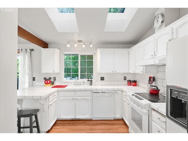 512 Sw MAWRCREST Dr, Gresham, OR 97080