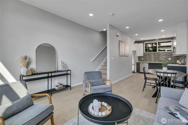 5917 B California Avenue SW, Seattle, WA 98136