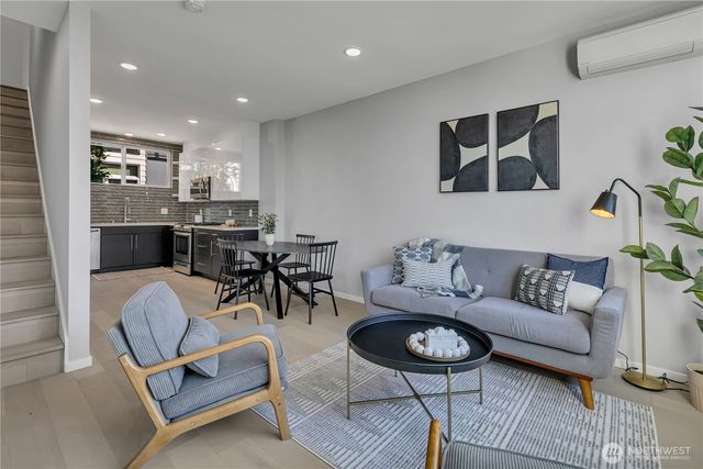 5917 B California Avenue SW, Seattle, WA 98136