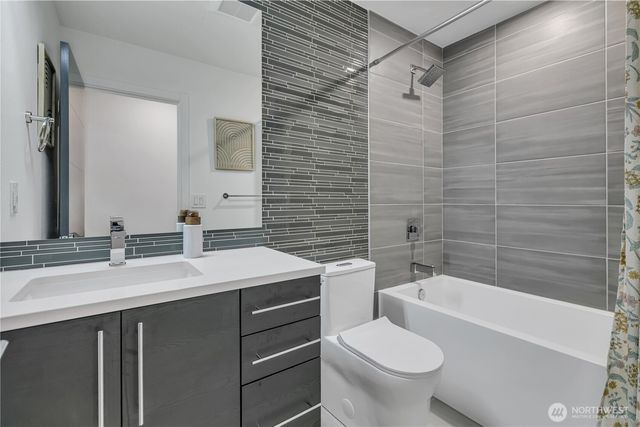 5917 B California Avenue SW, Seattle, WA 98136