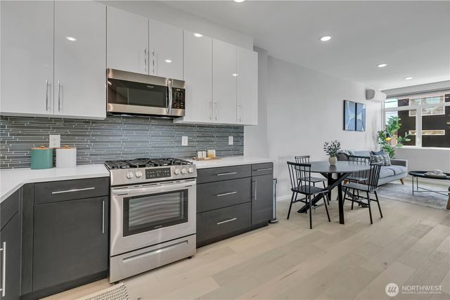 5917 B California Avenue SW, Seattle, WA 98136