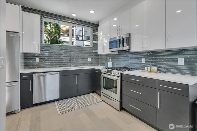 5917 B California Avenue SW, Seattle, WA 98136