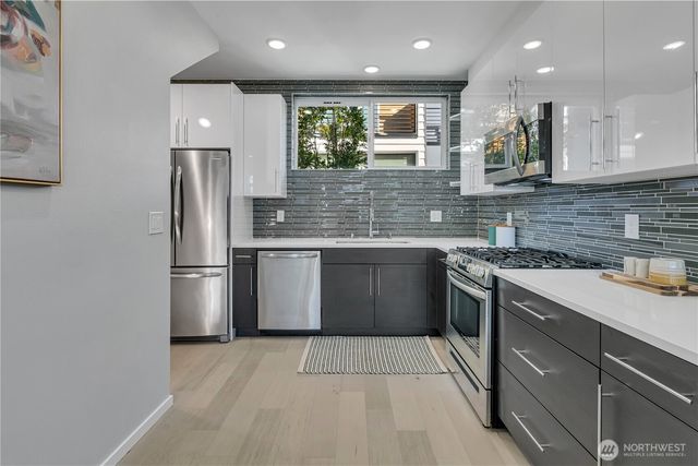 5917 B California Avenue SW, Seattle, WA 98136