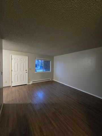 1902 E Everett Ave, Spokane, WA 99207