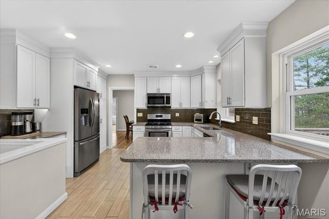 61 Tealwood Drive, Creve Coeur, MO 63141