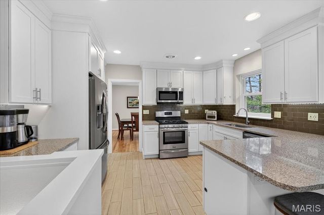 61 Tealwood Drive, Creve Coeur, MO 63141