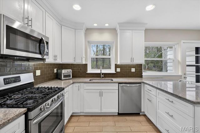 61 Tealwood Drive, Creve Coeur, MO 63141