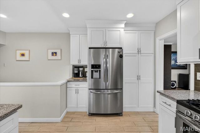 61 Tealwood Drive, Creve Coeur, MO 63141