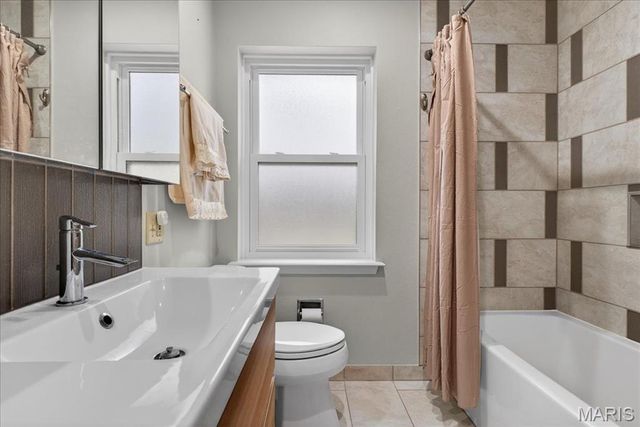 61 Tealwood Drive, Creve Coeur, MO 63141