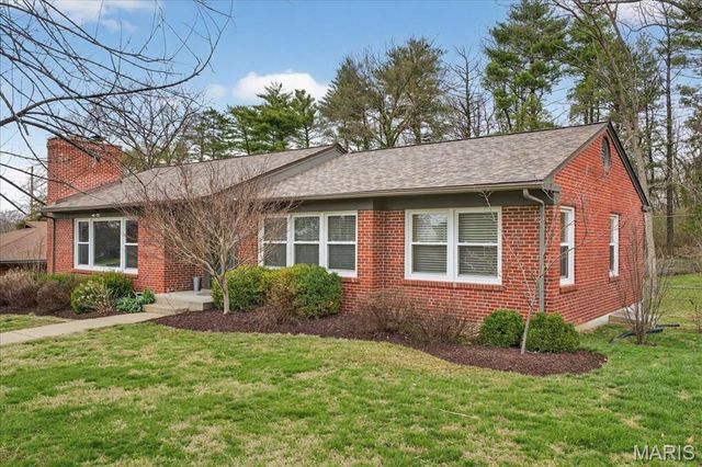 61 Tealwood Drive, Creve Coeur, MO 63141