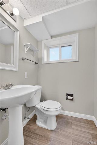 61 Tealwood Drive, Creve Coeur, MO 63141