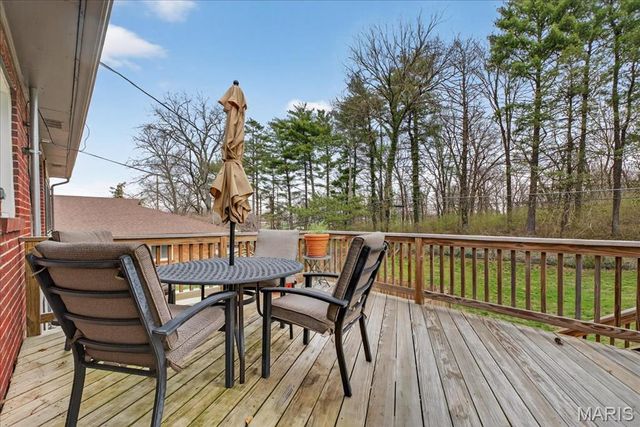 61 Tealwood Drive, Creve Coeur, MO 63141