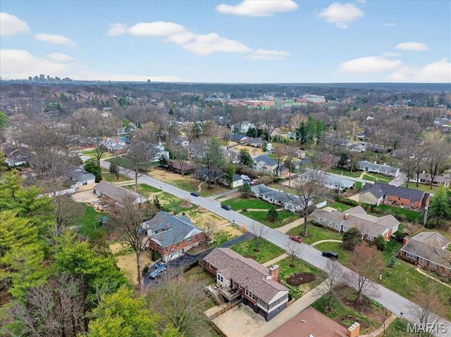 61 Tealwood Drive, Creve Coeur, MO 63141