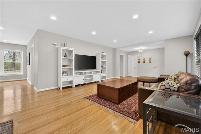 61 Tealwood Drive, Creve Coeur, MO 63141