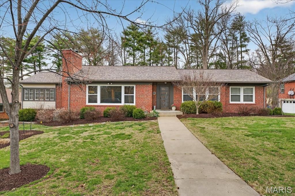 61 Tealwood Drive, Creve Coeur, MO 63141