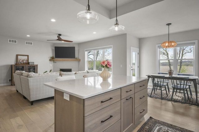 2016 Besra Drive, Verona, WI 53593