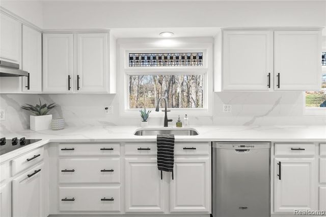 35034 Munger Street, Livonia, MI 48154