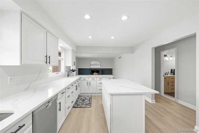 35034 Munger Street, Livonia, MI 48154