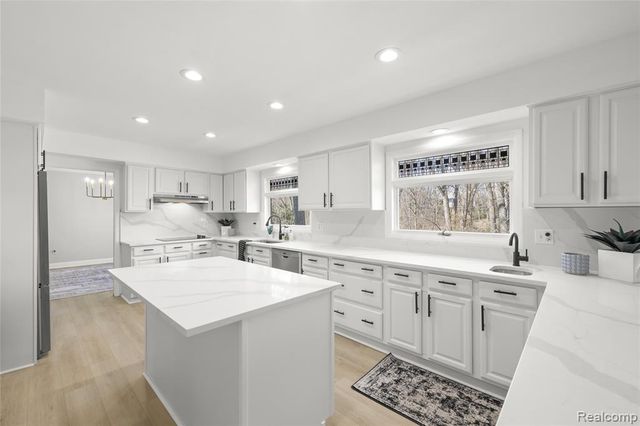 35034 Munger Street, Livonia, MI 48154