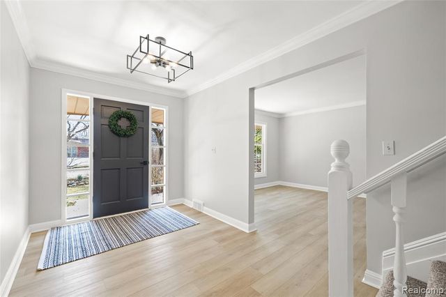 35034 Munger Street, Livonia, MI 48154