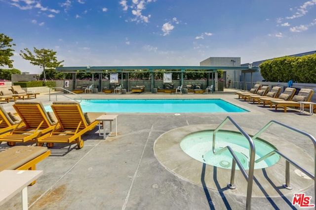 527 Molino Street 310, Los Angeles, CA 90013