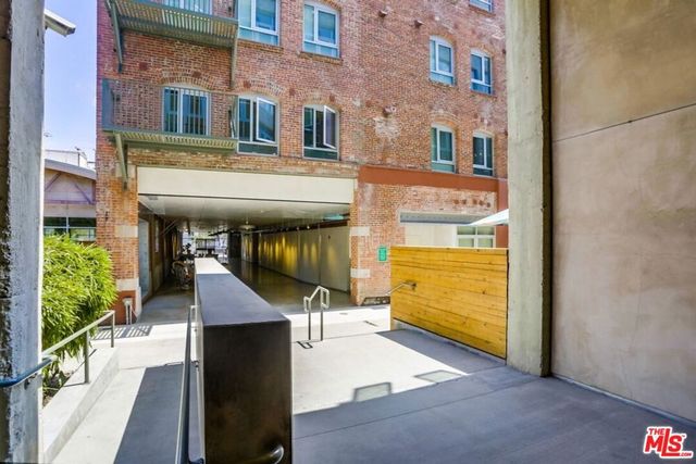 527 Molino Street 310, Los Angeles, CA 90013