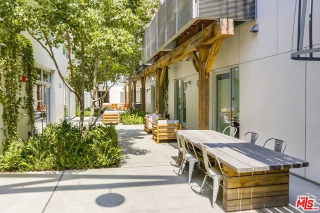 527 Molino Street 310, Los Angeles, CA 90013