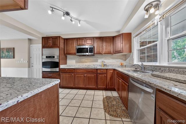 6638 Woodbank Drive, Bloomfield Hills, MI 48301