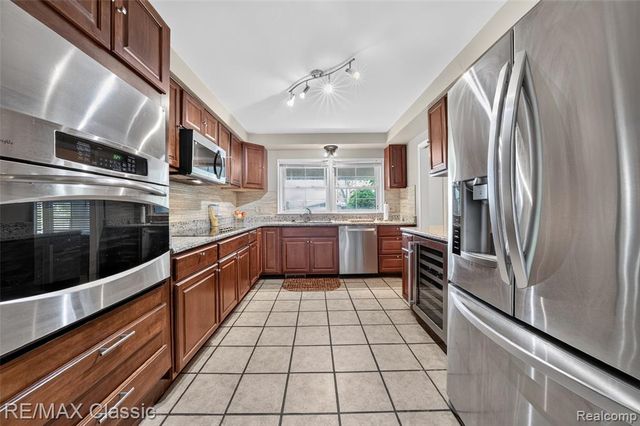 6638 Woodbank Drive, Bloomfield Hills, MI 48301