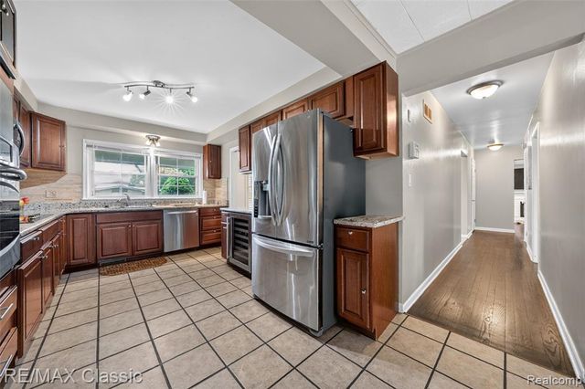 6638 Woodbank Drive, Bloomfield Hills, MI 48301