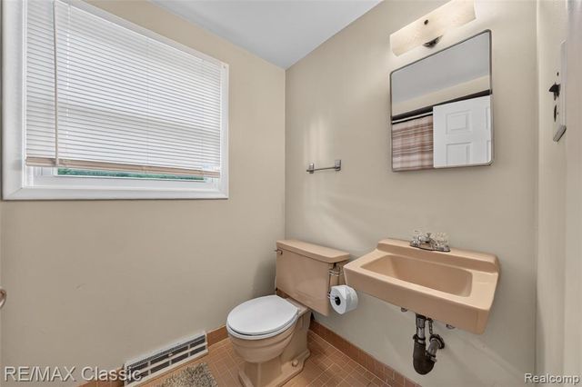 6638 Woodbank Drive, Bloomfield Hills, MI 48301