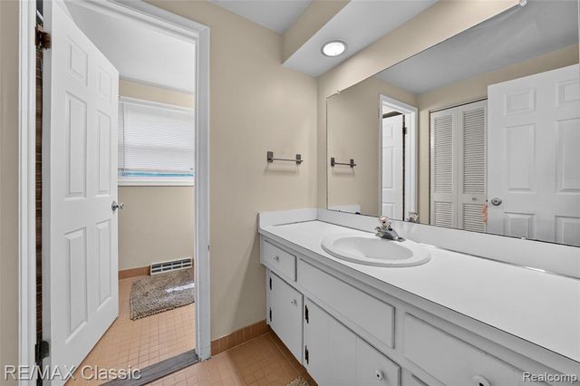 6638 Woodbank Drive, Bloomfield Hills, MI 48301