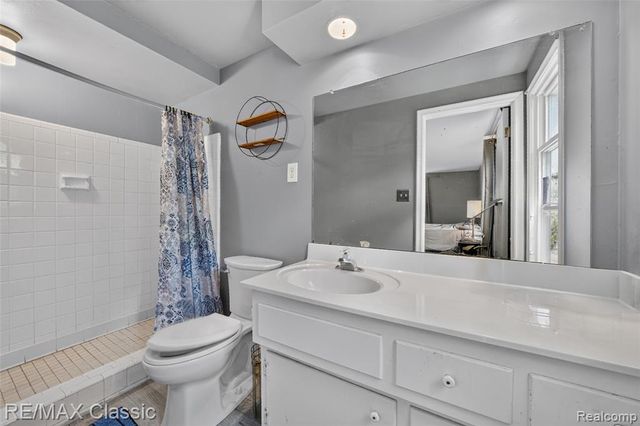 6638 Woodbank Drive, Bloomfield Hills, MI 48301