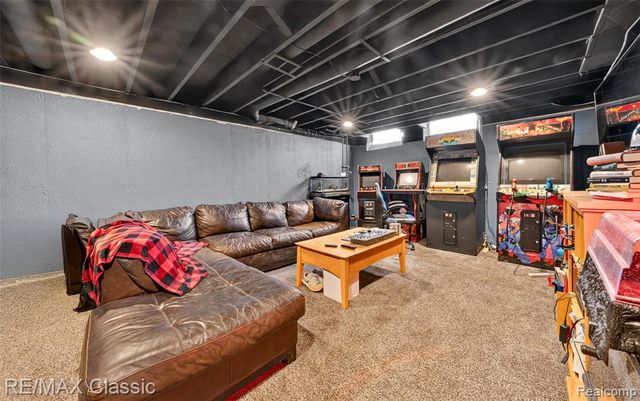 6638 Woodbank Drive, Bloomfield Hills, MI 48301