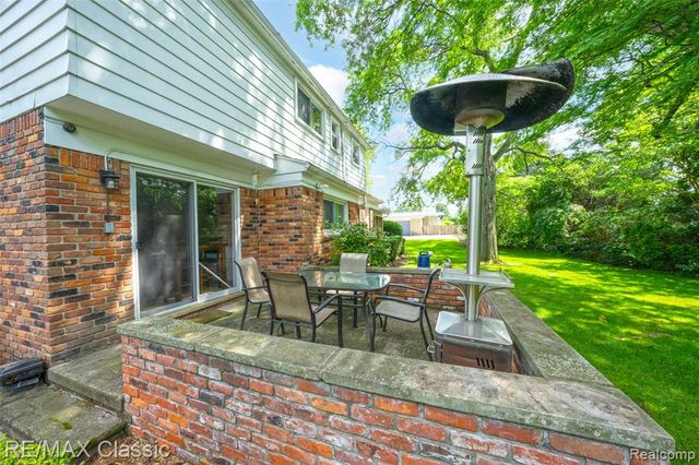 6638 Woodbank Drive, Bloomfield Hills, MI 48301