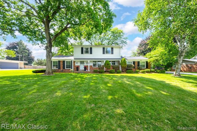 6638 Woodbank Drive, Bloomfield Hills, MI 48301
