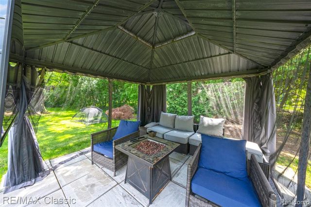 6638 Woodbank Drive, Bloomfield Hills, MI 48301