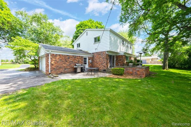 6638 Woodbank Drive, Bloomfield Hills, MI 48301