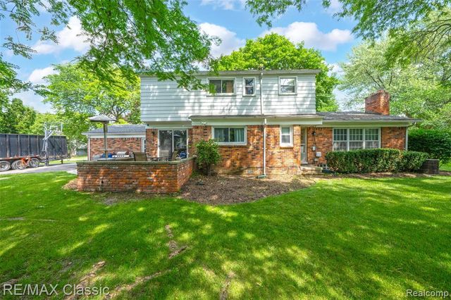 6638 Woodbank Drive, Bloomfield Hills, MI 48301