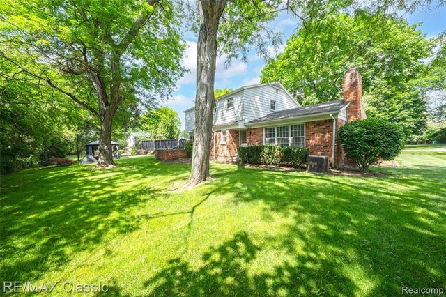 6638 Woodbank Drive, Bloomfield Hills, MI 48301