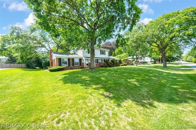 6638 Woodbank Drive, Bloomfield Hills, MI 48301